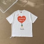 过验级Human Made插画系列男孩高举爱心情侣款短袖T恤 2532 在Human Made Online Store每个月一号都会发售Human Made与