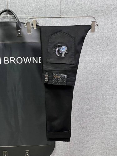 迪奥 2025官网高端新品原单少数帅爆牛仔裤，百分百原单 百搭神器！今年最新流行的风格设计款式，剪裁设计挺拔有型！低调不失奢华 超有Feel上身精致跃然，简单就