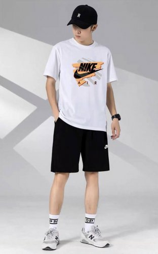 nike 耐克休闲情侣款短袖短裤运动套装，男女均可轻松上身驾驭 ，面料柔软有弹性超级舒服 ！细节一步到位 ，腰部内里有抽绳可以随意调节！ 上身效果超赞！超舒适！