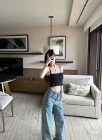 模特图组 款号:Dc 90# 香奈儿Chanel 官网明星同款激光珍珠链条印花牛仔阔腿裤 重磅推荐香奈儿牛仔裤王一博 Jennie 同款 复合面料质感好 舒适不