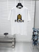 Fend*25Ss新款经典印花短袖，明星穿搭款，采用双纱纯棉280G，印花工艺，面料颜色定制定染，不缩水不退色。手感舒服，质感超强潮男潮女必备经典落肩阔版型，独