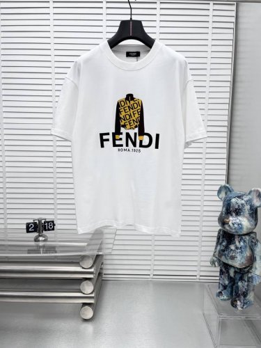 Fend*25Ss新款经典印花短袖，明星穿搭款，采用双纱纯棉280G，印花工艺，面料颜色定制定染，不缩水不退色。手感舒服，质感超强潮男潮女必备经典落肩阔版型，独