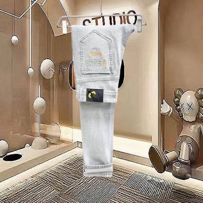 芬迪 2025官网高端新品原单少数帅爆牛仔裤，百分百原单 百搭神器！今年最新流行的风格设计款式，剪裁设计挺拔有型！低调不失奢华 超有Feel上身精致跃然，简单就