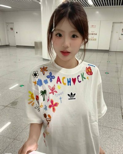 阿迪达斯三叶草Adidas 彩虹字母高街短袖情侣款短袖宽松版型T恤衫学院风短袖 ~260克紧密纯棉面料 不起球不变形 透气舒适抗菌 ~版型比较立体男女都能穿 最