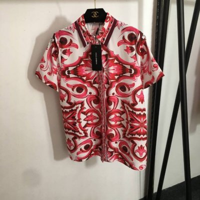 款号20251965 Dg*新款 复古花纹印花短袖衬衣，红色，黄色，蓝色，S-Xl， M码；肩宽37，胸围100，袖长21，衣长65