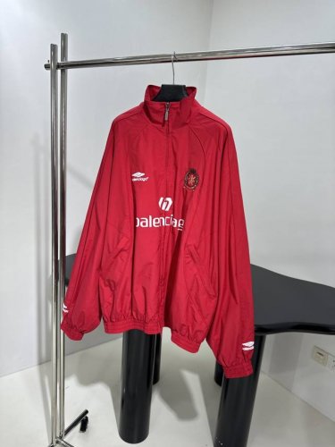 p400 P530 *新品Shanghai Soccer运动夹克配套运动长裤 选用轻薄科技超细罗缎质地 常规版型剪裁 胸部和后背饰以3B Sports Icon
