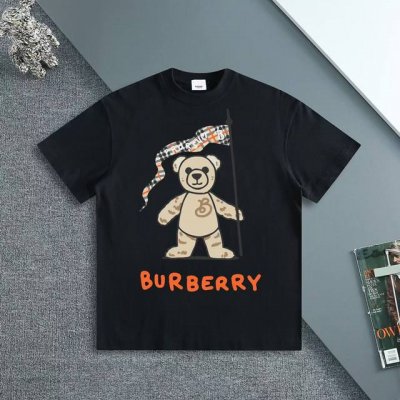 Burberry 巴宝莉 高品质280克 重叠战马字母印花 原版面料 官方同款 短袖T恤 同缸染面料 手感非常舒服 春夏最新砖柜同步 时尚又个性 超级百搭好看
