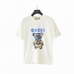 实拍细节图+细节图 Gucci 古驰 彩色熊字母Logo印花短袖T桖 面料采用32支双纱平纹无尘蚀毛针织棉，原版订制染色，采用环保活性染料恒温染，保证布头跟布尾