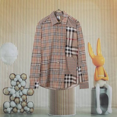 Burberry 巴宝莉 限量款拼接撞色长袖衬衣 各大网红同款衬衫 百分百纯棉衬衫面料 这款衬衫包含了Bbr所有衬衫经典格纹拼接而成 耗时剪裁 难度极高 报废率
