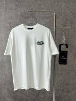 Y150S250Louis Vuitton 路易威登 2025春夏新款刺绣宽松短袖T恤男女同款 这件T恤左胸处有精致的品牌标识刺绣 彰显品牌身份与格调 后背设有