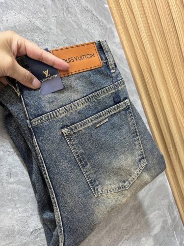 Lv 路易威登 2025春夏新品 三标齐全 阔版牛仔裤 好货不用过多介绍 看细节 专柜码数 28-38 175 140上身32