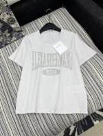 爆款现货 原单品质 Alex*｜2025早春新品圆领短袖 定制Yb棉材质 透气舒适 同色系螺纹拼接图案 质感十足 常规版型裁剪 精致做旧印花凸显品牌格调 宽松版