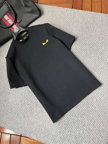 p210芬迪 2025春夏新品 三标齐全 圆领纯棉短袖T恤 好货不用过多介绍 看细节 专柜码数：M-Xxxl 175/140建议L