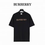 burberry 巴宝莉格纹字母短袖 经典标志字母Logo 印花+刺绣 简约百搭，宽松大版型，质感满满 .可男可女的经典款，基础百搭不失时尚魅力 绝对是今夏的爆