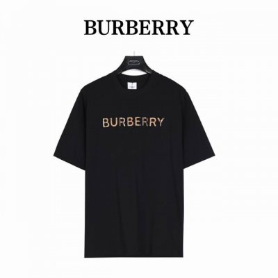 burberry 巴宝莉格纹字母短袖 经典标志字母Logo 印花+刺绣 简约百搭，宽松大版型，质感满满 .可男可女的经典款，基础百搭不失时尚魅力 绝对是今夏的爆