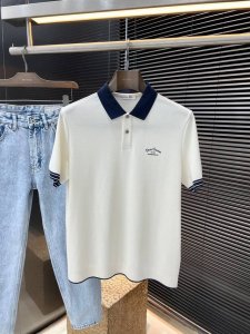Dior- 迪奥 2025春夏最新款polo短袖 采用最新棉聚脂纤维混纺面料 耐水洗不易掉色 手感柔软 成分柔软舒适 经典设计风格 特殊定制 简单的裁剪方式拼接