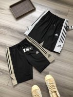 阿迪达斯 Adidas 徽标Logo刺绣提花 三条杠 男女款短裤五分裤. 颜色：黑白 黑卡其. 材质：棉纶 氨纶 锦纶混纺面料面料. 工艺：刺绣 提花. 尺码：