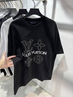 款号：Zmr53# Lv 路易威登新款胸前白珍珠烫钻3D立体字母烫印设计短袖T恤 280克纯棉双砂面料 所有面料均已提前做过缩水 品质第一 所见即所得 不会洗一