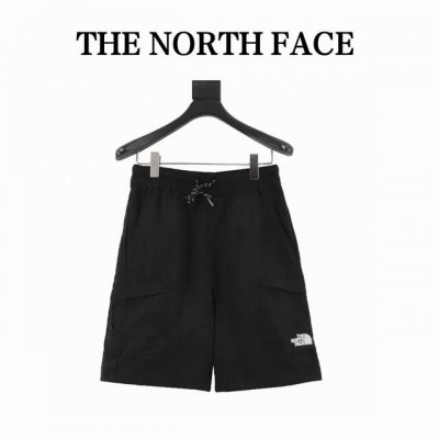 the North Face 北面多口袋工装休闲短裤 裤型非常完美 每年夏天必败一条爆款 休闲街头两不误 真正的万能百搭款 凭借户外性能和出色的时尚外观设计 共