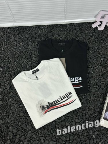 巴黎世家 Balenciaga 24Ss夏季模糊印花短袖Logo 可乐T恤 无性别穿搭情侣款 - 热度款Tee 潮男潮女必备单品 可随意穿搭 对色对位直喷工艺