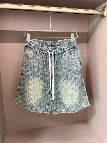 dior 2025Ss夏季新款男士休闲牛仔短裤，高端版本！专柜定制面料 透气舒适度高，细节无可挑剔，品牌元素设计理念，体现高品质。手感细腻柔软！呈现休闲裁剪，上