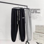 balenciaga巴黎世家经典可乐波浪印花基础款运动束脚裤潮品上新 版型超正的运动神裤 搭配经典的可乐波浪设计 使衣服整体简约而不失特点面料舒适亲肤 既提升运