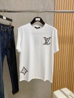 路易威*Lv 25Ss春夏新款首发专柜最新款短袖圆领T恤 高端订制 设计前卫时尚 品牌Logo重工艺设计 高端定制240克面料.手感柔软.穿着舒适.专柜级别精致