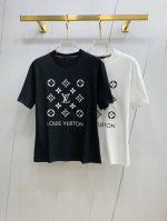 lv2025夏季新款短袖T恤，个性艺术系列全网独家首发 百搭款细节处理完美纯棉面料十分精致 原版面料 网红明星同款高版本 高品质手感非常舒服 时尚又个性 超级百