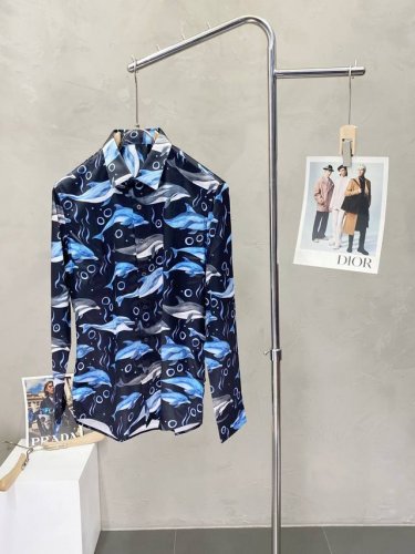 dior迪奥独家专供新款男士休闲衬衫 高端定制 高端版本 时尚百搭爆款进口面料 手感超柔软细腻 穿着亲肤舒适 高端精品 代工厂P精细做工 上身非常赞 男士必备单