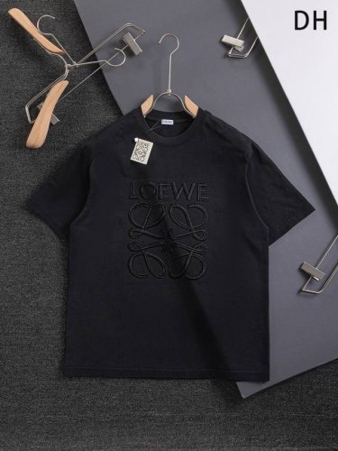 Loewe 罗意威 微宽版型S-Xl 25Ss最新最顶级专柜款 胸前罗意威大标字母图案3D平面刺绣Logo款圆领短袖，最顶级的品质专柜原单短袖，顶级制作工艺进口