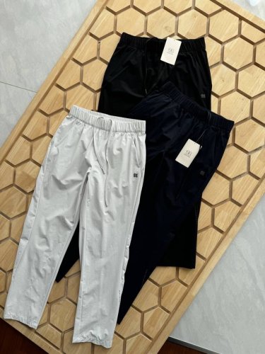 Kolon Sport可隆女士防晒户外休闲裤 解锁夏日新宠！可隆女款速干裤登场 夏日炎炎，还在为裤子闷热、黏腻而烦恼？可隆女款速干裤带着强大功能和时尚基因，帮你