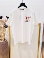 Size 46 48 50 52 黑白两色 男女同款 197524135640081 1V路易家2025Fw 终于正式宣布与村上隆的合作回归的消息。虽然该系列正