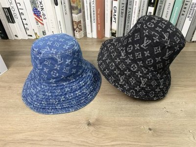 9518#P70#Lv牛仔满Logo渔夫帽经典款帽子休闲显脸小户外街拍个性帽子男女同款情侣帽# 均码 颜色：蓝色 黑色