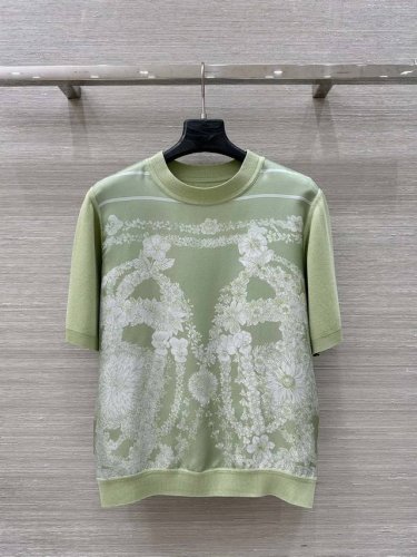 yb开 高端原单品质，独家首发He*25春夏新品，1:1定染高级色系，真丝印花铁拼接真丝羊毛短袖上衣！Yb定染蓝色真丝羊绒材质，上身薄而柔软，轻盈透气舒适！认准