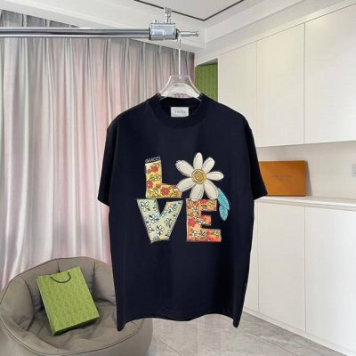 Gucc*古驰 2025夏季新款 个性字母Logo印花 定制面料300G 短袖T恤 男女同款 颜色：黑色 杏色 湖绿色 尺码: S M L Xl Xxl 五个码