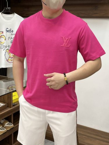 Lv 路易威登 三标齐全 2025夏季新款男士休闲圆领T恤 高级定制100%棉面料 面料柔软舒适 透气弹力舒适度极高 细节无可挑剔 顶级辅料配备 原版Logo设