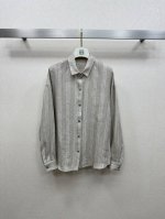 25Ss Loew *翻领竖条纹长袖衬衫 上身显高又藏肉 面料舒适挺阔 打造强烈线条感 时尚现代感 很好搭配的一款 Sml 。