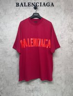 Balenciaga巴黎世家 顶级版本1:1官网品质 美纹胶带拉浆多层印短袖T恤 面料颜色、官网同步、克重260G。原版订染前幅采用椭圆机丝网+数码直喷一体化机