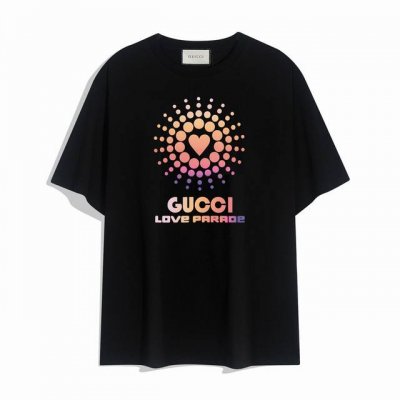 Gucci 新款爱心发散字母短袖T恤,简单的设计看起来特别大方！版型剪裁特别有讲究！上身很洋气显瘦内搭外穿都看高密针织圆领设计，平整简约！亲肤透爽！T恤面料的柔