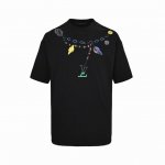 Louis Vuitton 路易威登 25Ss 创意项链字母Logo印花短袖 面料采用高克重260G重精梳棉，定制1:1螺纹，面料舒适亲肤无异感， 制定染面料，