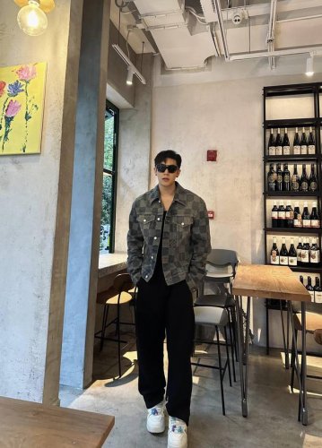 模特图# 调价 套装可拆卖 裤子 外套 Lv Distorted Damier 24年秋冬新款限量棋盘格牛仔，Louis Vuitton 24Fw 路易威登新款