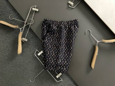 L牌*合身版型S-Xl 25春夏顶级满幅印花经典短裤，精致工艺专柜面料，顶级元素融合打造，经典短袖3标齐全，潮男时尚，无论是上身舒适度还是都是无可比拟的存在，可