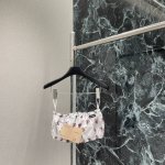 miu 25夏季新款 小花印花抹胸 上身非常甜美 非常适合度假旅游穿 随便搭个外套和半裙都超有气质！一个色现货Sml