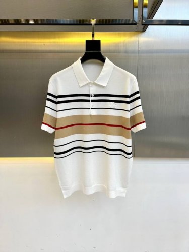 Bur巴宝莉、25Ss春夏新款进口混纺针织短袖翻领polo衫。采用客供进口65.2%莱赛尔29.3%棉5.5%冰丝混纺材质，面料干爽透气，不易磨损，棉与桑蚕丝的