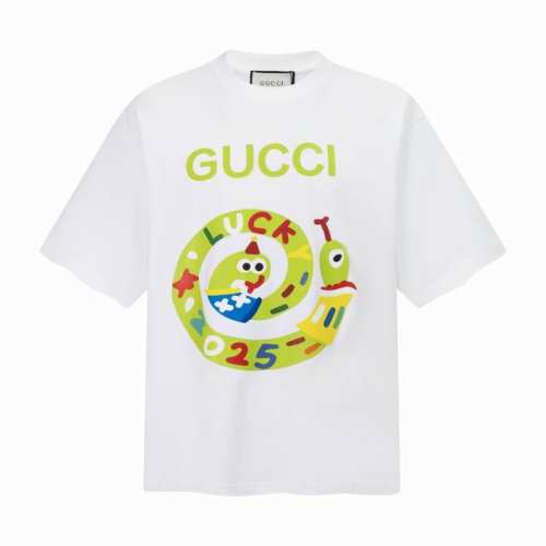 上新款号：G748 Gucci 古驰蛇年限定Logo印花短袖T恤 布料采用260G32支双纱面料采同缸配色螺纹，定制全套辅料，三标齐全。最大码可穿到220斤左右
