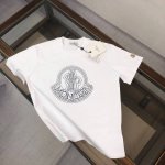 p100 Mon*Cler 蒙口 2025最新款情侣款品牌Logo印花圆领短袖 情侣T恤 春夏新品 高品质 时尚百搭潮款 定制进口面料 ！穿着舒适 透气 时尚不