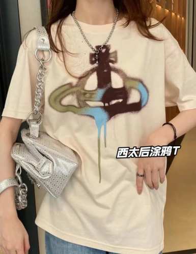 上新 Vivienne Westwood西太后新款泼墨土星图案短袖T 奶乎乎的杏色太治愈了怎么这么美！ 夏天一定要入手一件西太后的T恤: 喜欢简简单单干干净净的