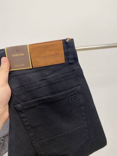 P190 汤姆.福特、Tom Ford Tf 最新品，纯黑色，专柜同步有售，原单狠货，水洗休闲裤，进口原版高弹力面料，舒适有弹性，高端五金辅料装饰Logo，版型
