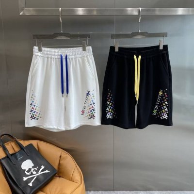 驴家 lv短裤 夏日活力时尚必备裤身两侧彩色星星图案超亮眼 还有 Louis Vuitton 字样 时尚又独特 蓝色抽绳为整体增添了一抹亮色 设计感满满 松紧腰