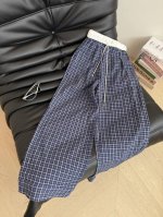 25春夏 松弛感在线蓝色格子裤 日常休闲时髦轻松Get 复古褶皱肌理感格纹面料 轻薄夏季面料 透气舒适 上身是那种慵懒松弛感 一色三码
